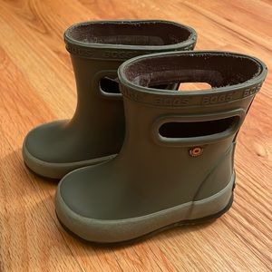 Toddler Bogs rain boots